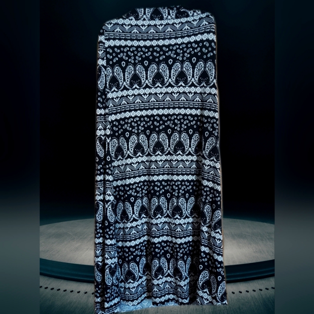 3/$25 Beautiful Maxi Shirt S/M